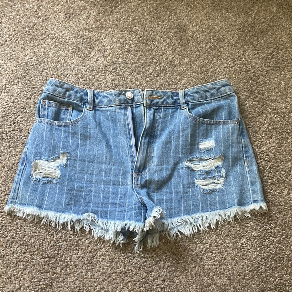 Light Blue Jean Short’s With Rip’s